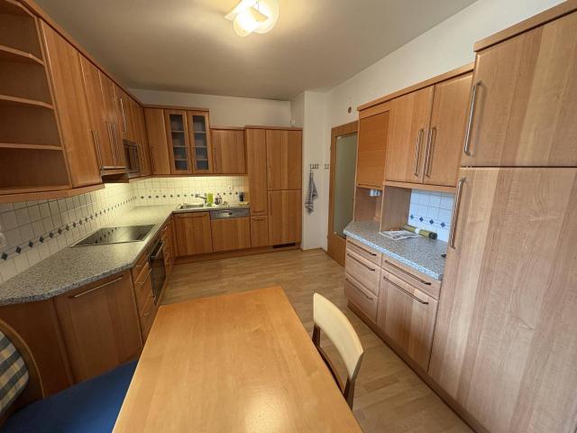 Attraktive 4 Zimmer Wohnung mit Loggia & Tiefgaragenplatz