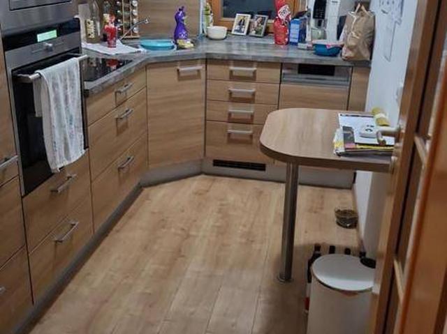 attraktive 4 Zimmer Wohnung mit Loggia und PKW Stellplatz im Freien
