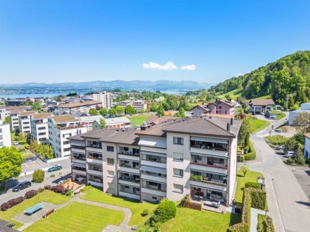 Reserviert! Attraktive 4½ Zimmerwohnung mit Balkon und Aussicht ins Grüne