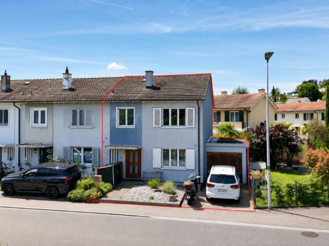 Attraktives 4.5 Zimmer Einfamilienhaus mit Garage, Balkon und Garten in Reinach
