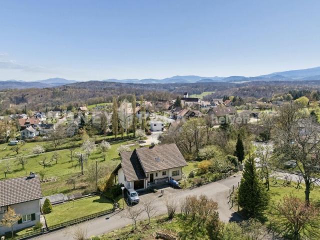 Attraktives 5.5 Zimmer Einfamilienhaus mit Terrasse und Balkon