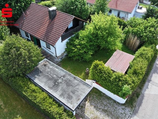 Attraktives Wohnbaugrundstück mit Altbestand und Baugenehmigung für ein großes Doppelhaus