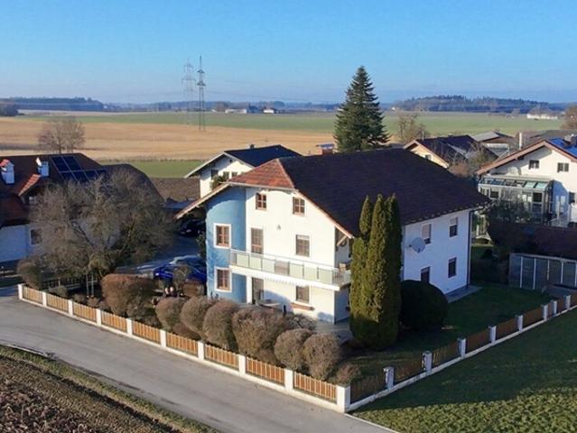 Attraktives Zweifamilienhaus in Sattledt, 8 Zimmer, Doppelgarage und Garten für nur €665.000