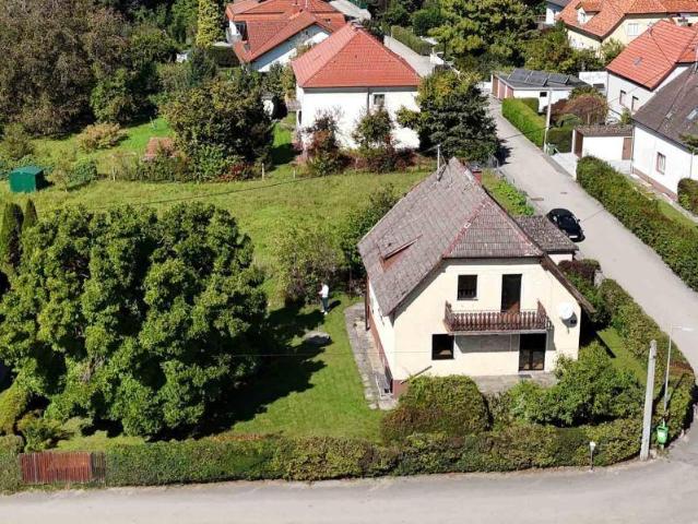 Attraktives Baugrundstück mit sanierungsbedürfigem Althaus in begehrter Lage von Leonding! ca. 105 m² WNFL, 726 m² Grundfläche, Garage