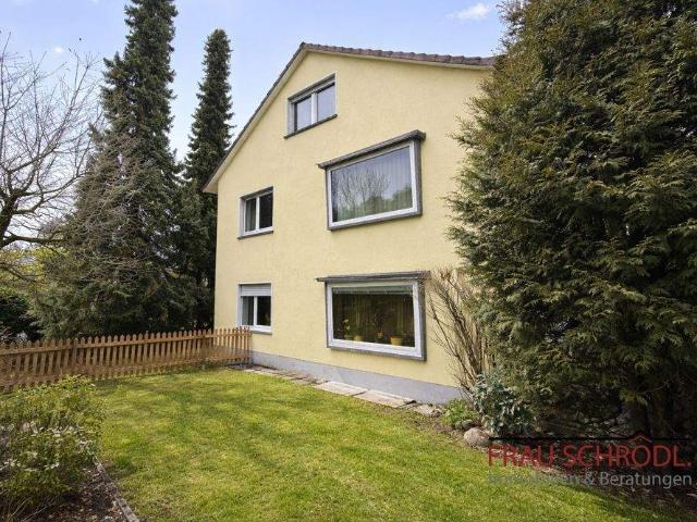 Attraktives Dreifamilienhaus mit Garten, Garage und Entwicklungspotenzial in Rielasingen