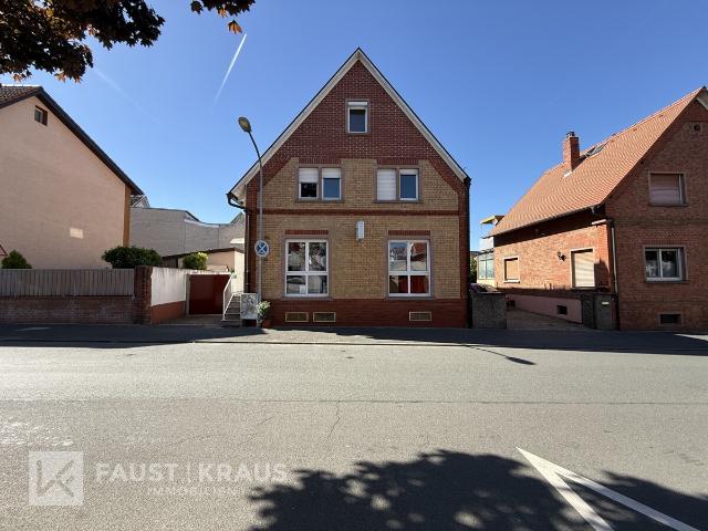 Attraktives Dreifamilienhaus mit kleiner Gewerbeeinheit in zentraler Lage von Dietzenbach