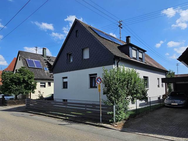 Attraktives EFH mit Garten, Garage und Stellpl. – provisionsfrei