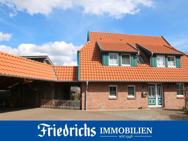 Attraktives Einfamilienhaus im Landhausstil mit Doppelremise in begrünter Ortsrandlage in Apen