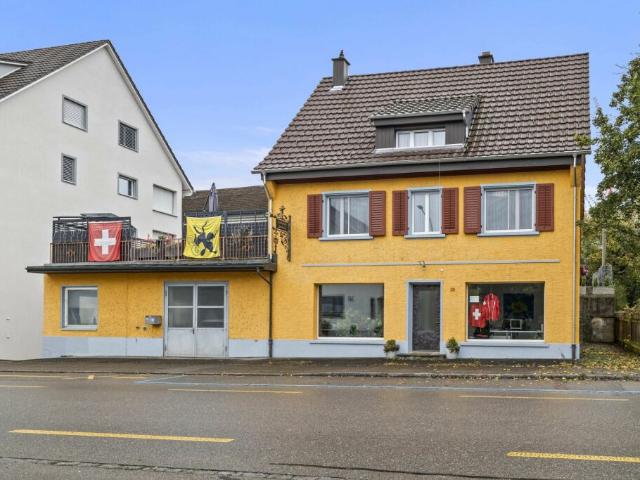 ATTRAKTIVES EINFAMILIENHAUS MIT GROSSEM GEWERBETEIL