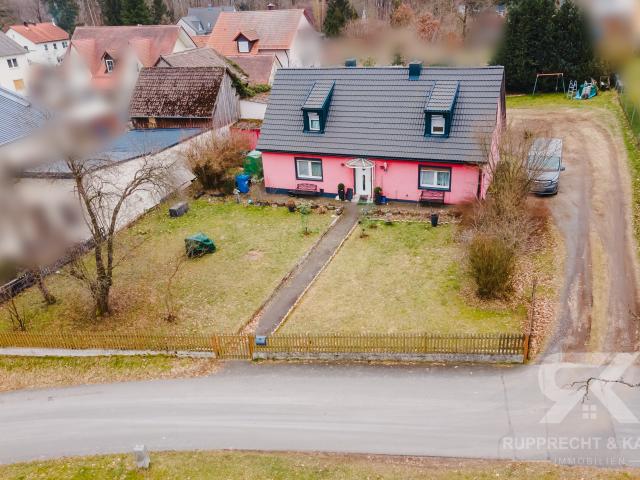 Attraktives Einfamilienhaus mit großen Garten nähe Grafenwöhr Modernisiert und vielseitig nutzbar!