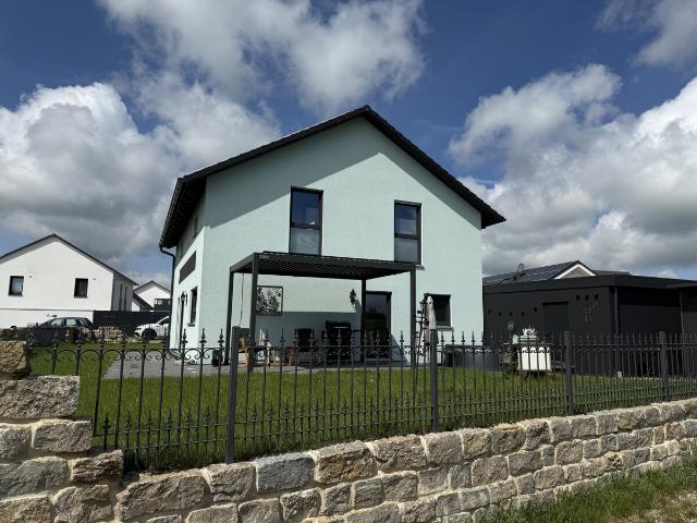 Attraktives Einfamilienhaus mit traumhaften Blick in die Natur