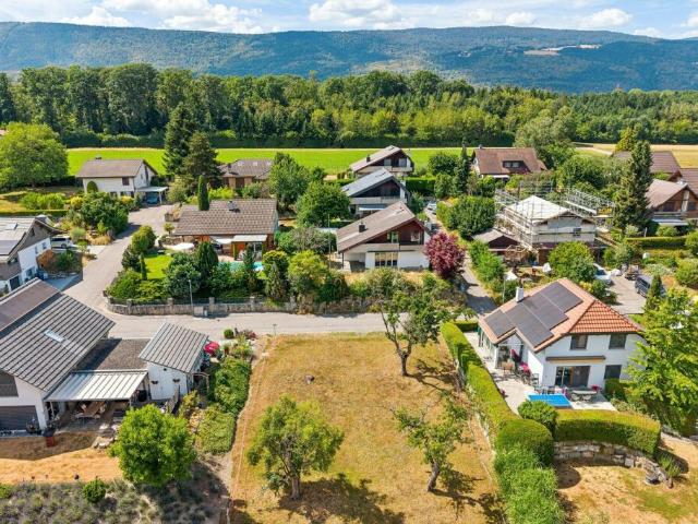 Attraktives Einfamilienhaus mit zusätzlicher Baulandparzelle in Gals BE
