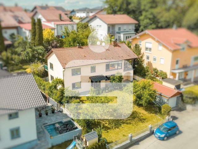 Attraktives Familienparadies mit viel Platz & schönem Grundstück in Winzer!