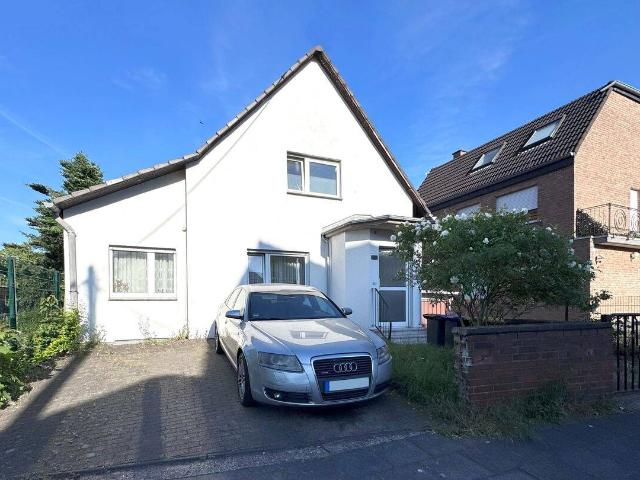 Attraktives, freistehendes Haus mit schönem Garten in Köln Godorf