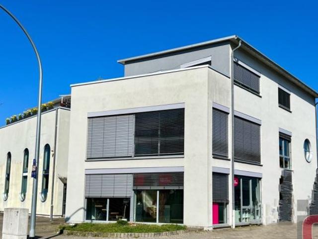 VERKAUFT ! Attraktives Gewerbeobjekt Büro & Halle und zwei Penthousewohnungen in guter Lage