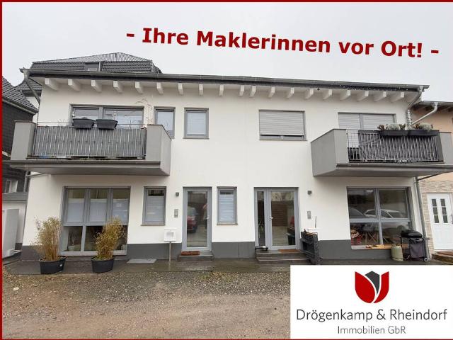 Attraktives Immobilien PAKET Vollvermietet 2 Reihenhäuser 2 Wohnungen Garage 4 Stellplätze Gewerbehalle
