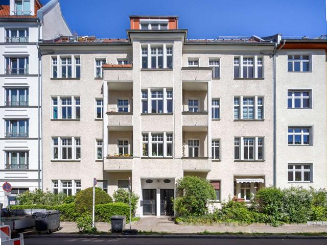 Attraktives Investment: helle Eigentumswohnung im Altbau aus 1907 mit Balkon in Berlin Pankow