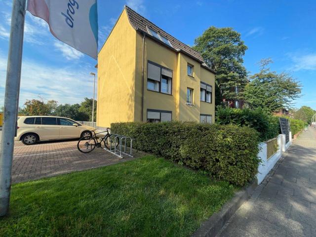 Attraktives Mehrfamilienhaus mit 5 Garagen