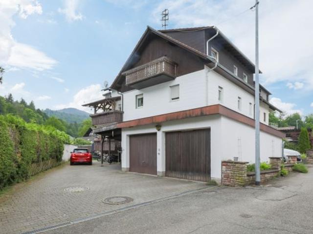 Attraktives Mehrfamilienhaus mit drei Wohneinheiten in ruhiger Lage von Baden Baden