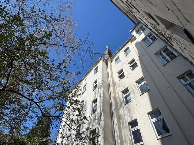 Attraktives Mehrfamilienhaus mit Entwicklungspotenzial im gefragten Moabit
