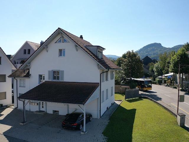 Attraktives Mehrfamilienhaus an zentraler Lage in Wahlen b. Laufen