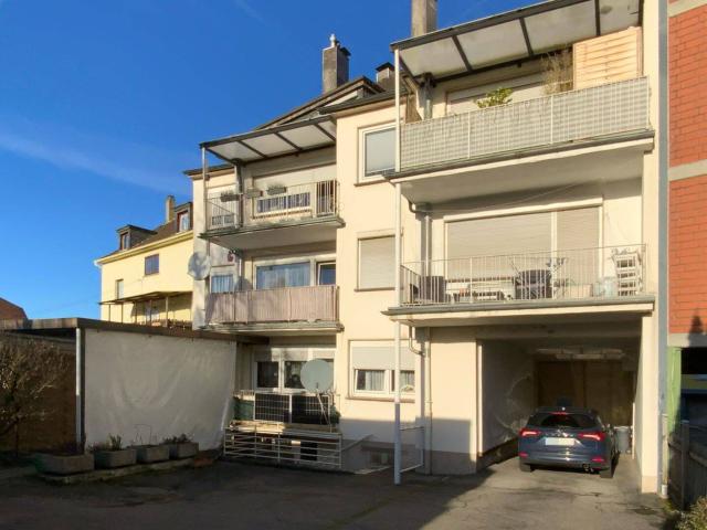 Attraktives Mehrfamilienhaus plus 15 Garagen und Gewerbe in zentraler Lage