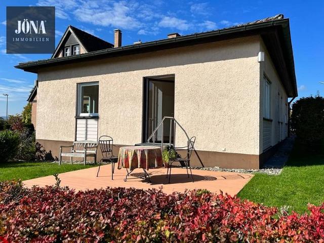 Attraktiver Bungalow in sonniger, ruhiger Lage – mit Garten und Terrasse