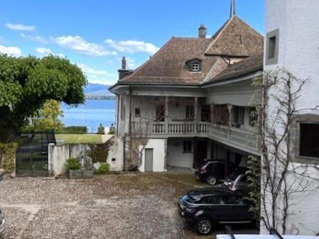 Atypical 6.5 room apartment with loggia