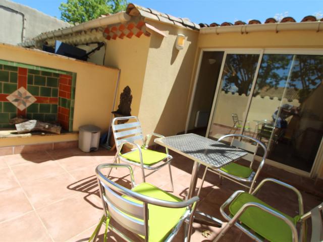 Atypique ensemble de 2 maisons de village articulées autour. 0m² Lagrasse