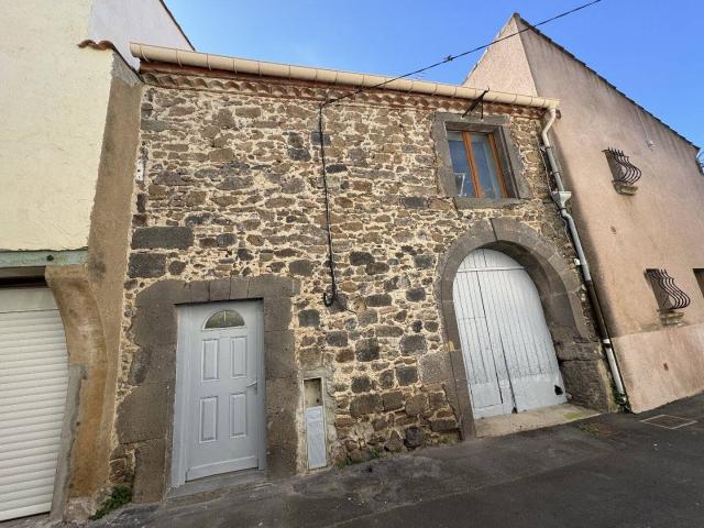 Atypique et Pleine de Charme – Maison de Ville avec Grand Garage