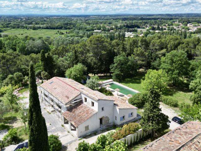 Au cœur du Comtat Venaissin Maison de caractère à fort poten. 370m² Aubignan