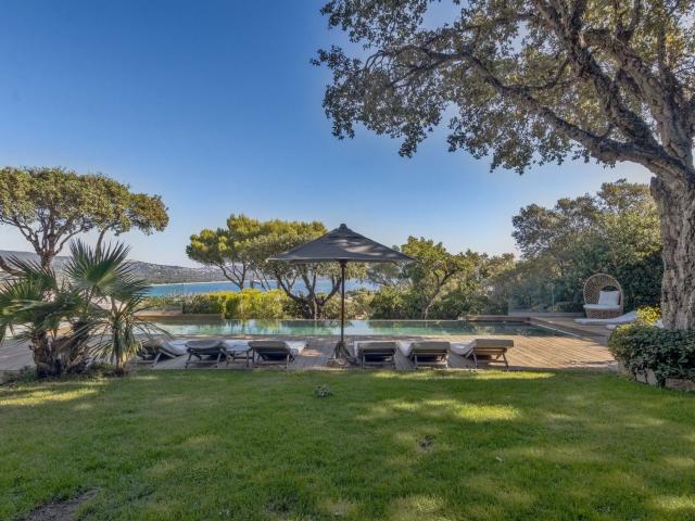 Au cœur du quartier très prisé des Calanques à Cavalaire sur. 320m² Cavalaire sur Mer