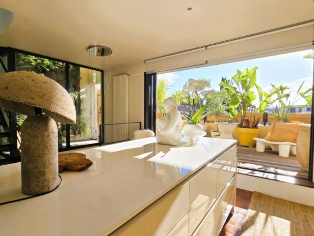 Au cœur du village de Sanary sur Mer Appartement atypique de 165 m²