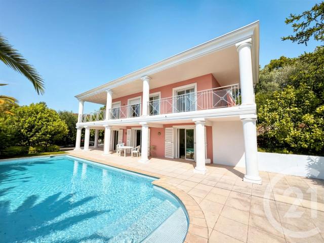 Au cœur d'un domaine fermé parmi les plus recherchés, dans u. 192m² Mougins