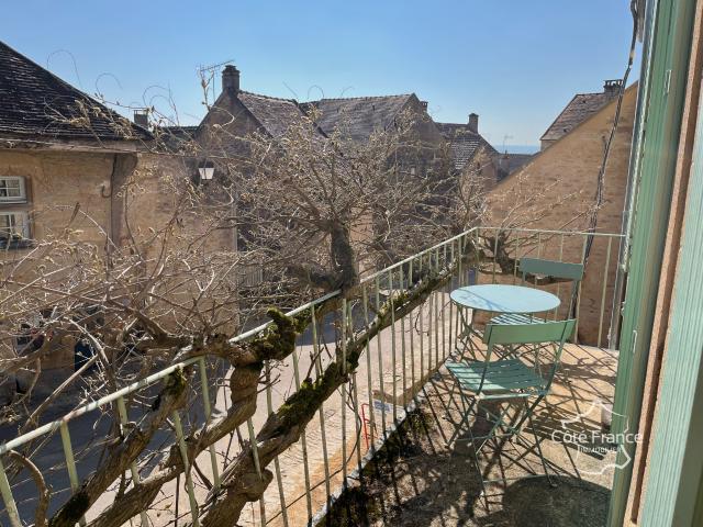 Au cœur de Montréal Une maison de charme dans l’un des plus beaux villages de Bourgogne