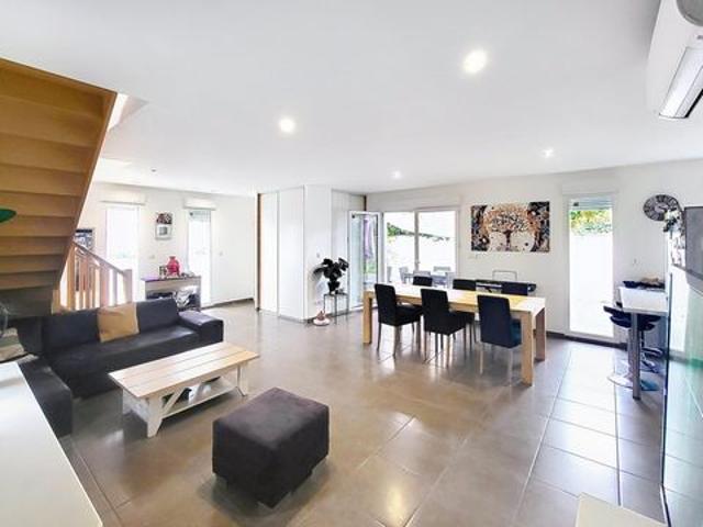 Au cœur de CHAVANOZ VILLA récente de 120 m² / 1725 m² clos Garage Serre/jardin
