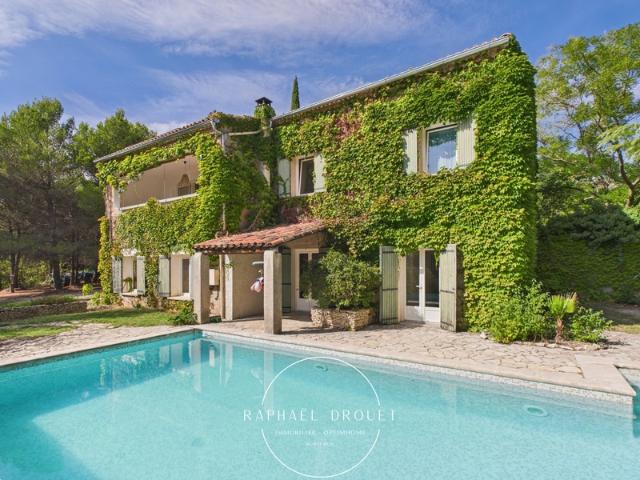 AU CŒUR DE LA CAMPAGNE DU LUBERON – PROPRIETE DE 208 M2 AVEC PISCINE SUR 5600 M2 DE TERRAIN