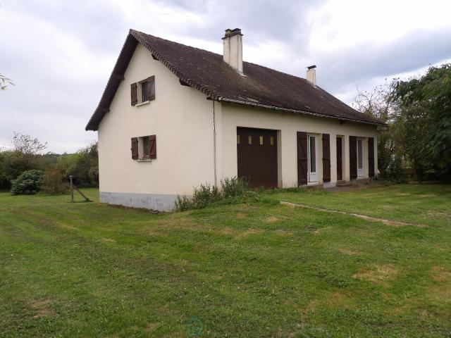 Au cœur de la Dordogne à Jumilhac Le Grand, belle maison et son joli terrain
