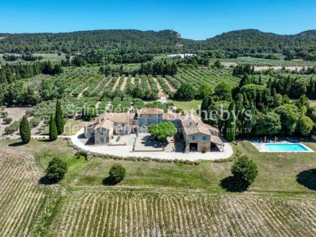 Au cœur des Alpilles, une propriété d'exception chargée d'histoire