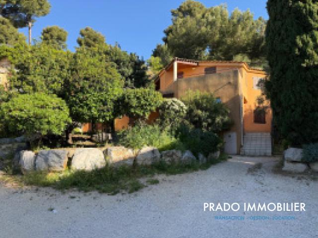 au calme villa t5 cassis rare a la location très.