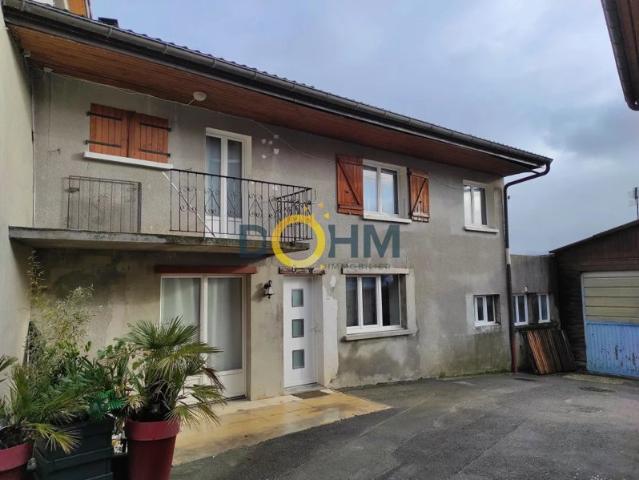 Au calme, vue village campagne et montagnes, Maison de vill