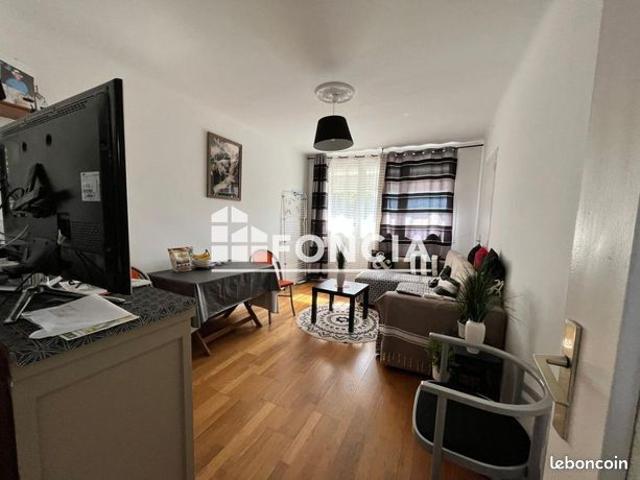 Au calme appartement T3 traversant
