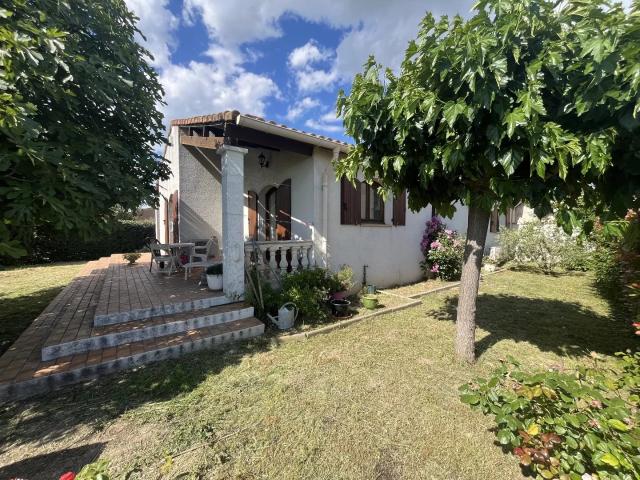 Au calme, avec magnifique vue dégagée, villa plain pied 3 chambr
