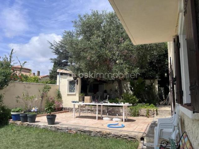 Au calme dans une impasse, maison 4 faces en R+1 de 144 m2 sur 550 m2 de terrain