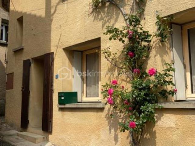 Au Calme ! Maison de village, type F7, 5 chambres, salon, séjour, cuisine, équipée et aménagé, atelier