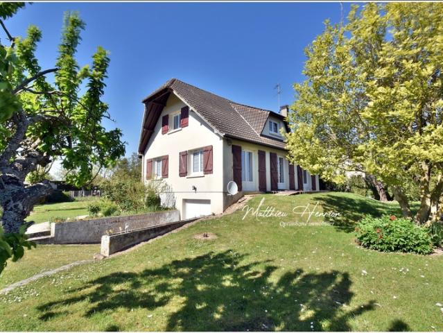 Maison familiale 4 chambres avec vie de plain pied, sous sol total et jardin de 1 380 m²