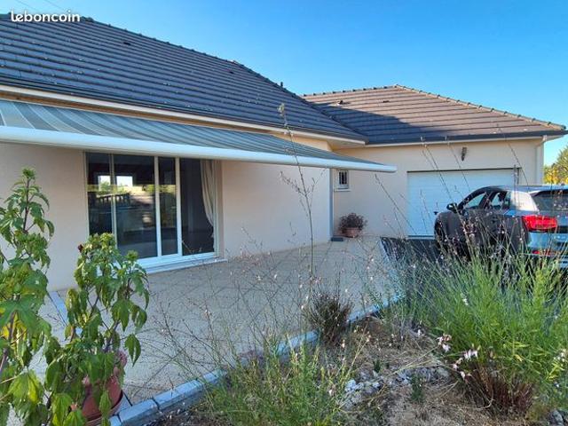 Au calme, maison plain pied avec garage et jardin