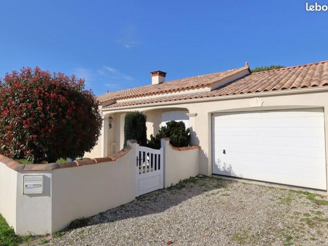 Au CALME, proche CENTRE VILLE et commerces 500m, PLAIN PIED offrant 3 chambres