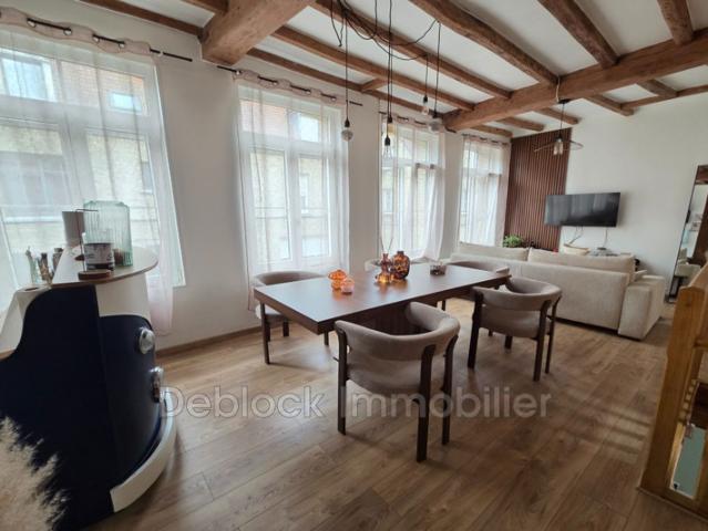 Au centre de Bergues, A louer maison sans extérieur comprenan