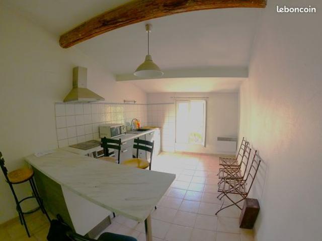 Au centre historique, appartement t2 de 54 m² au 2 eme et dernier étage d'une petite copropriété